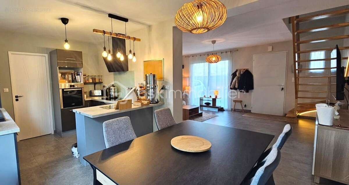 Maison à CINQ-MARS-LA-PILE