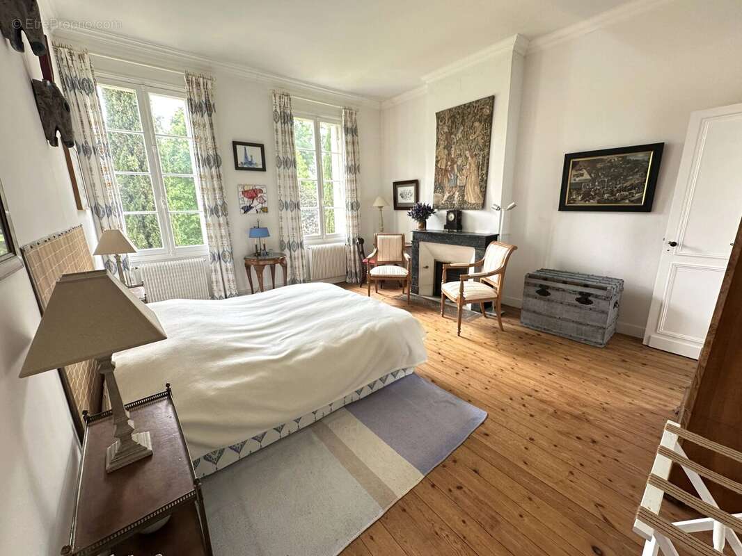 Maison à COUTRAS