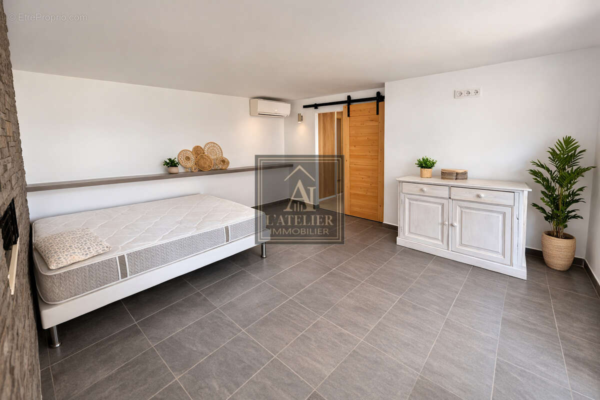 Maison de 175 m2 avec appartement de type2/3 indépendant, piscine et garage sur une parcelle de 1285 m2 - photo 16