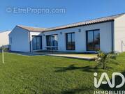 Photo 1 - Maison à CORME-ROYAL