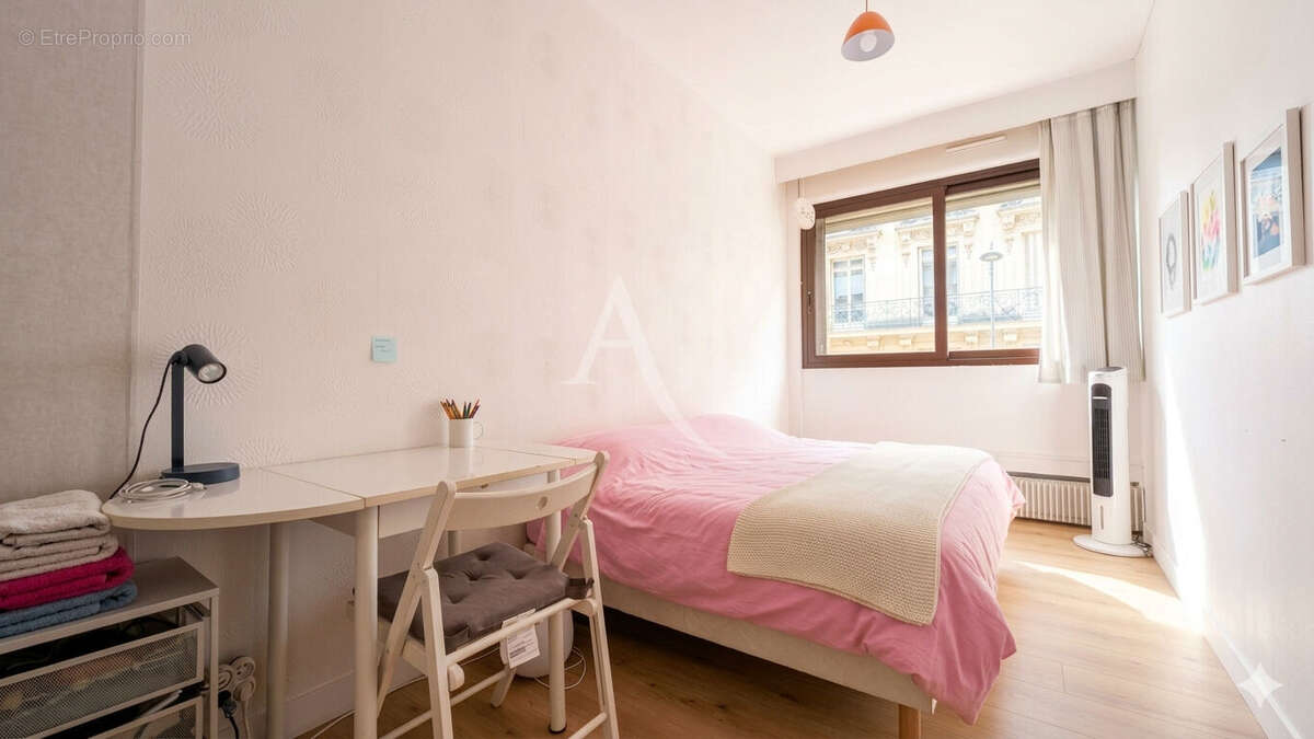 Appartement à PARIS-8E