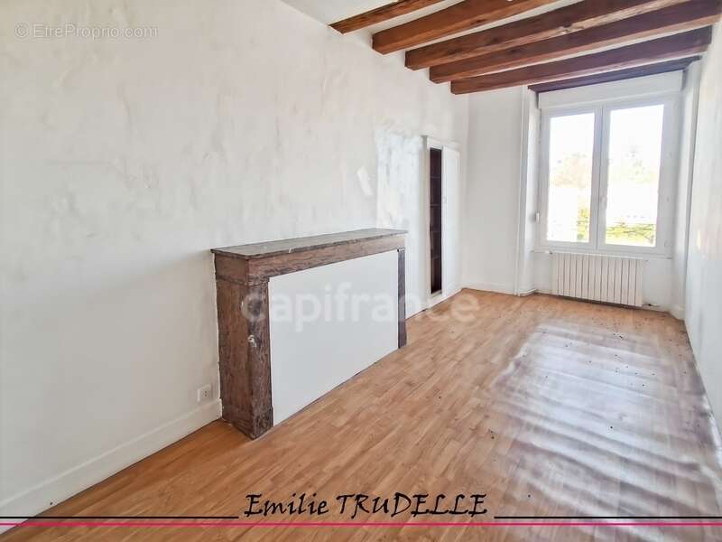 Maison à SAINT-VINCENT-DU-LOROUER