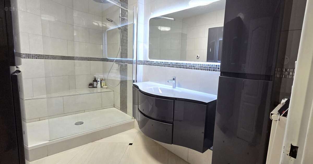 Grande salle d'eau - Appartement à MARSEILLE-12E