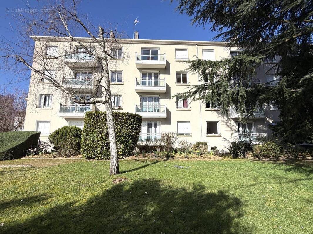 Appartement à SAINT-JEAN-DE-BRAYE