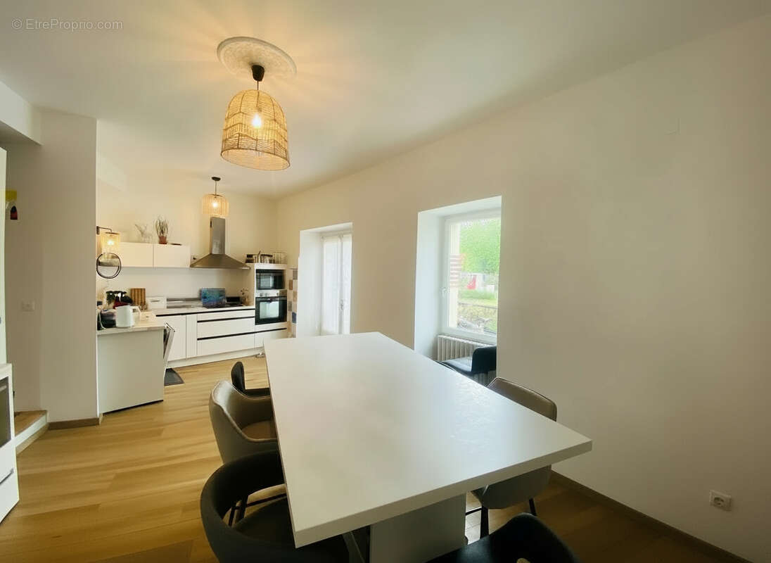 Maison familiale mitoyenne 165 m², 5 chambres, Proche Cahors - photo 4