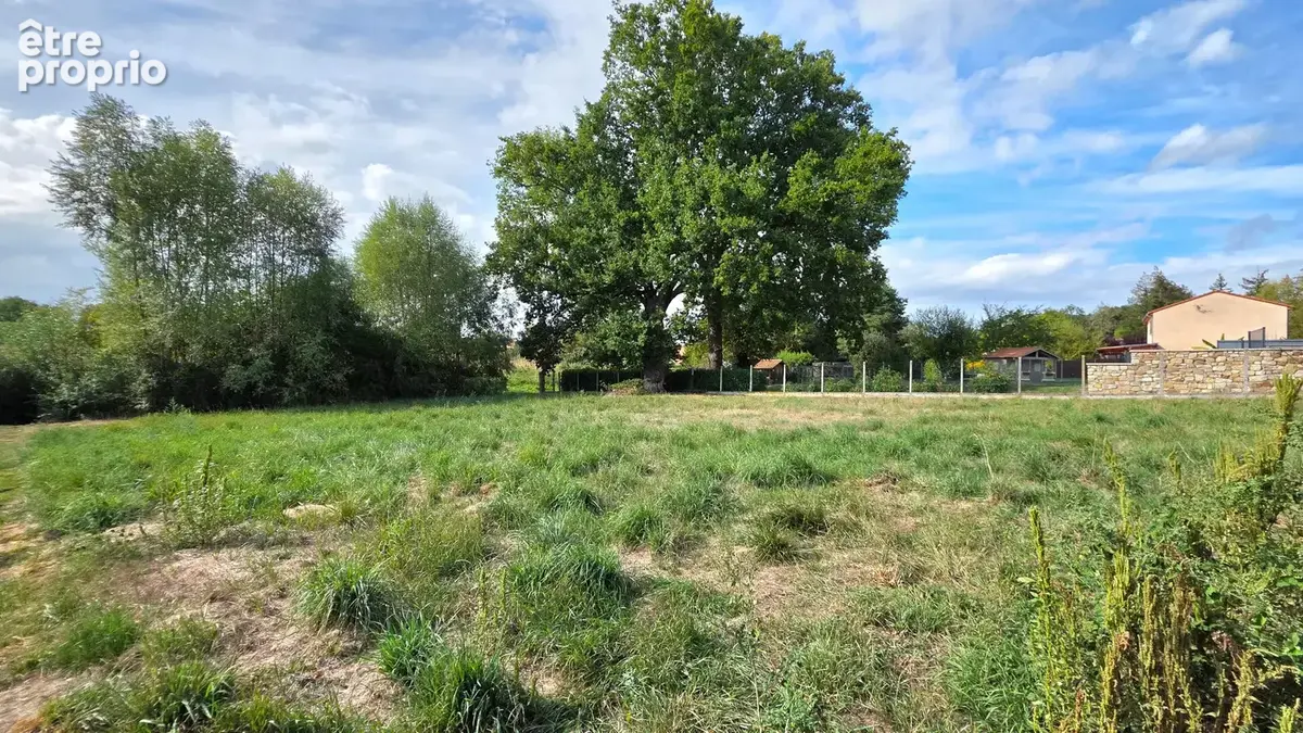 Photo Terrain à Lezoux au prix de 120 500€