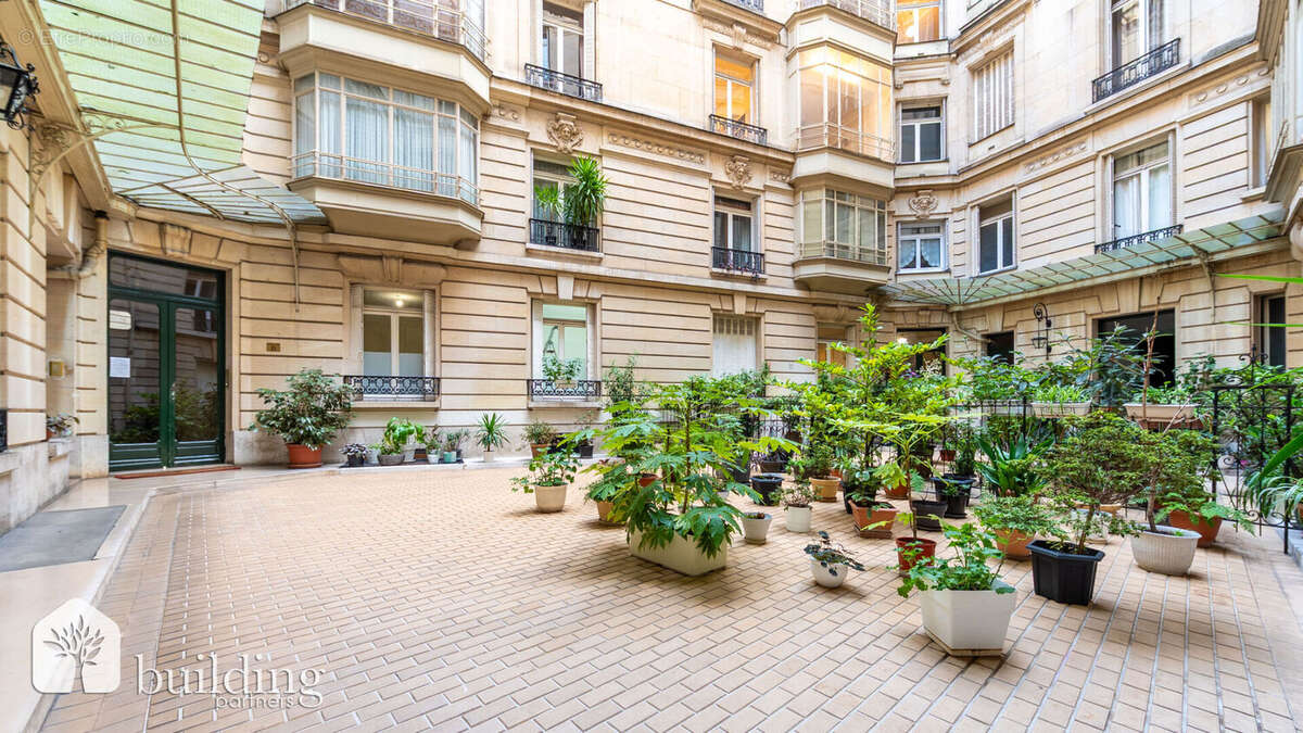 Appartement à PARIS-8E