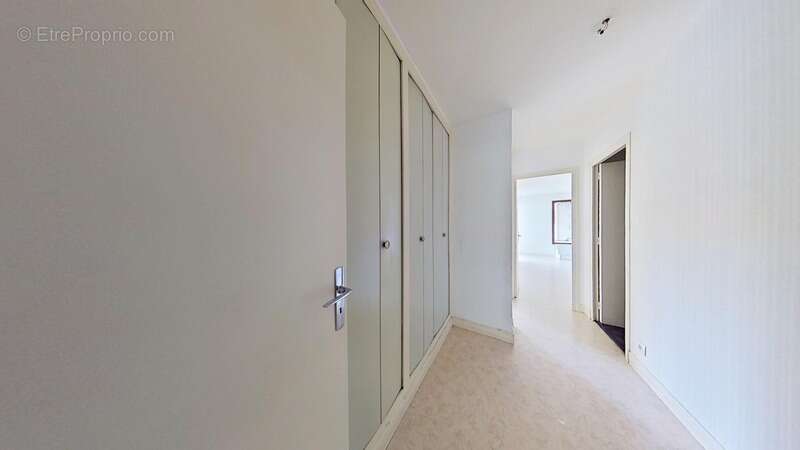 Appartement à vendre 3 pièces -91 M2 - Hypercentre AGEN (47)-3 ième étage avec ascenseur-Balcons - photo 7