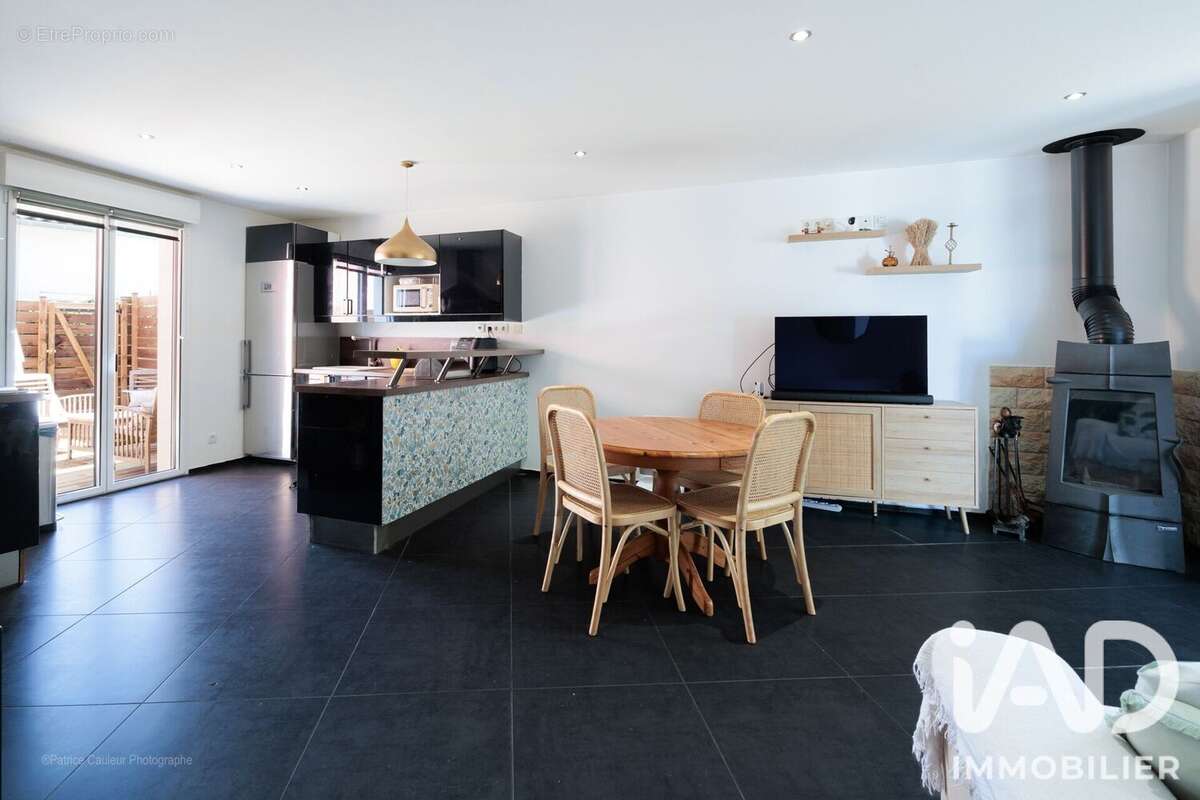 Photo 3 - Maison à SAINT-GENIS-LES-OLLIERES