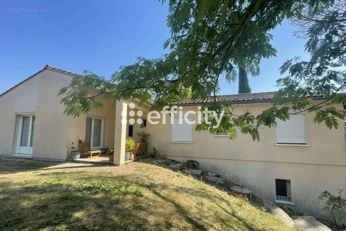 Maison 144 m² à Aigre  - photo 2