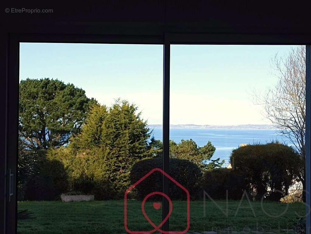 Maison à KERLAZ