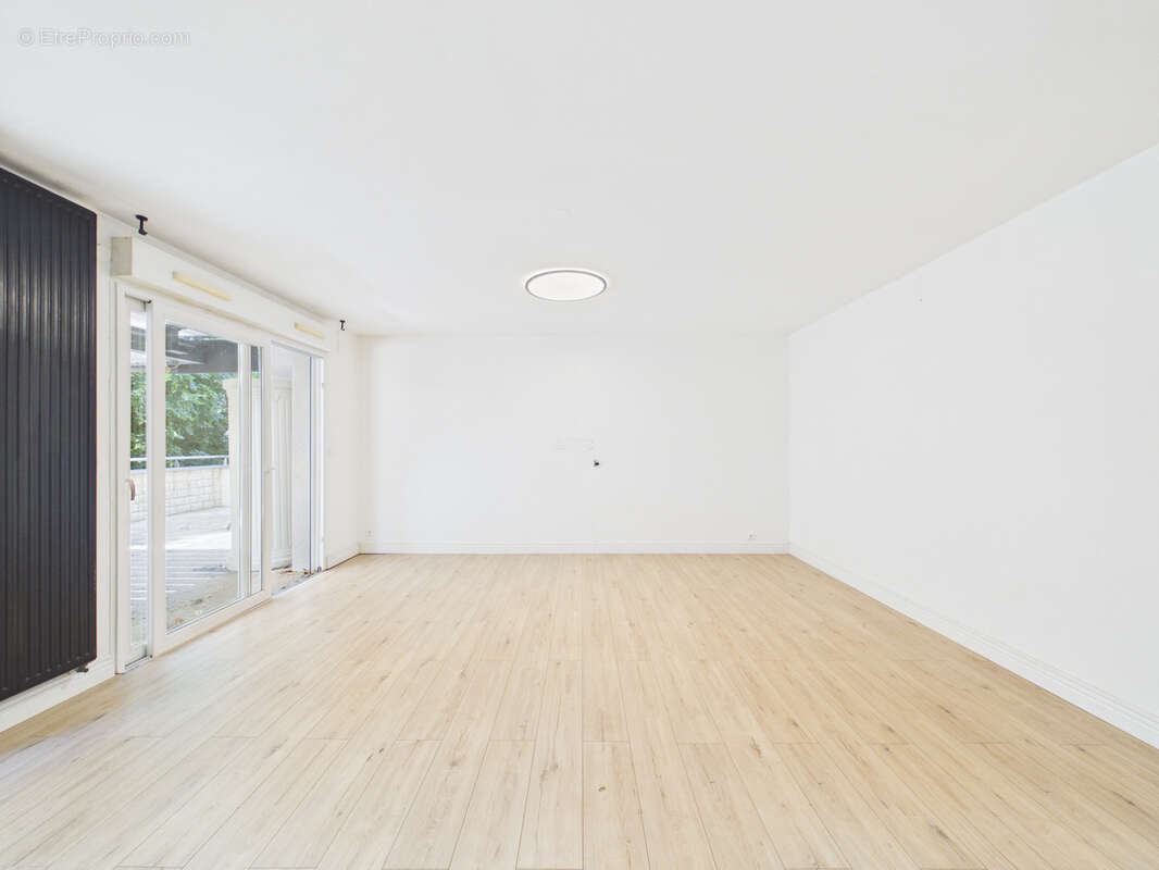 Chambéry   t4 en excellent état avec 70 m2 de terrasse, garage, cave et cadre verdoyant - photo 12