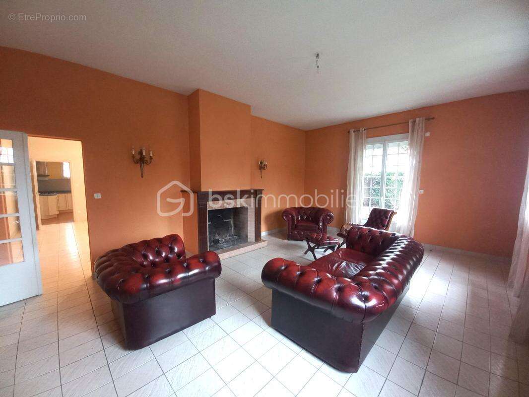 Maison traditionnelle spacieuse sur 2271 m² de terrain à Lourdes : votre havre de paix à découvrir ! - photo 6
