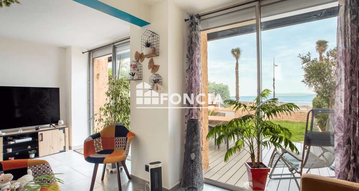 Appartement à SIX-FOURS-LES-PLAGES
