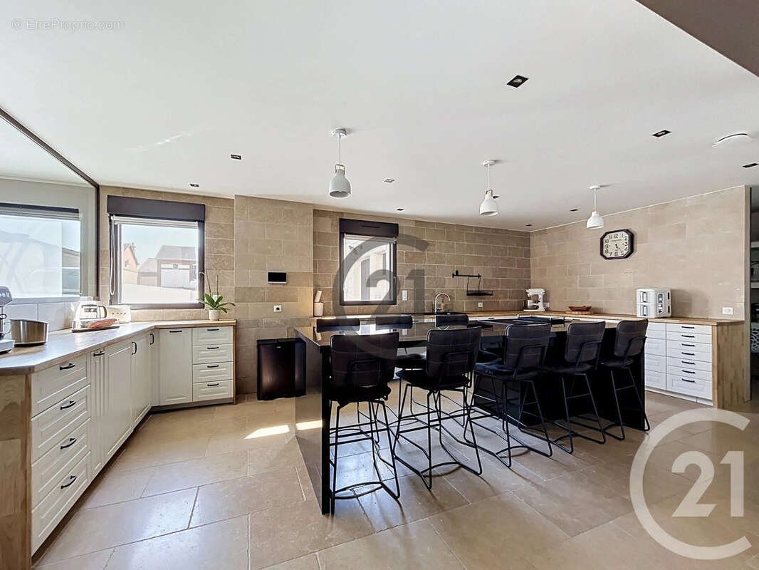 Maison 375 m² à Bazancourt  - photo 5