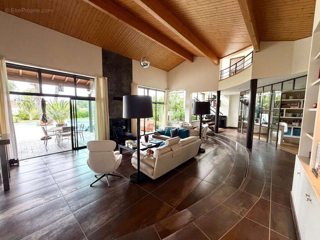 POLLESTRES Villa contemporaine de 260 m2 Parcelle de plus de 1 600 m2 - photo 4