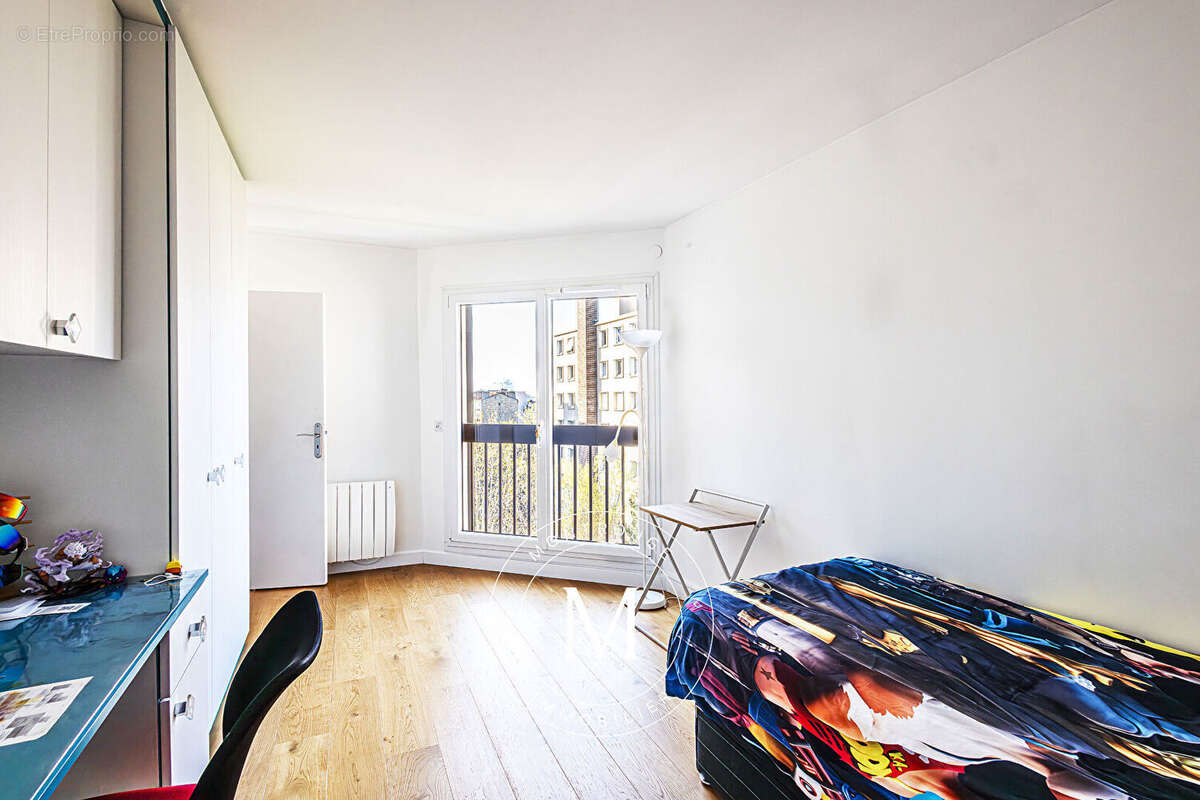 Appartement à PARIS-14E