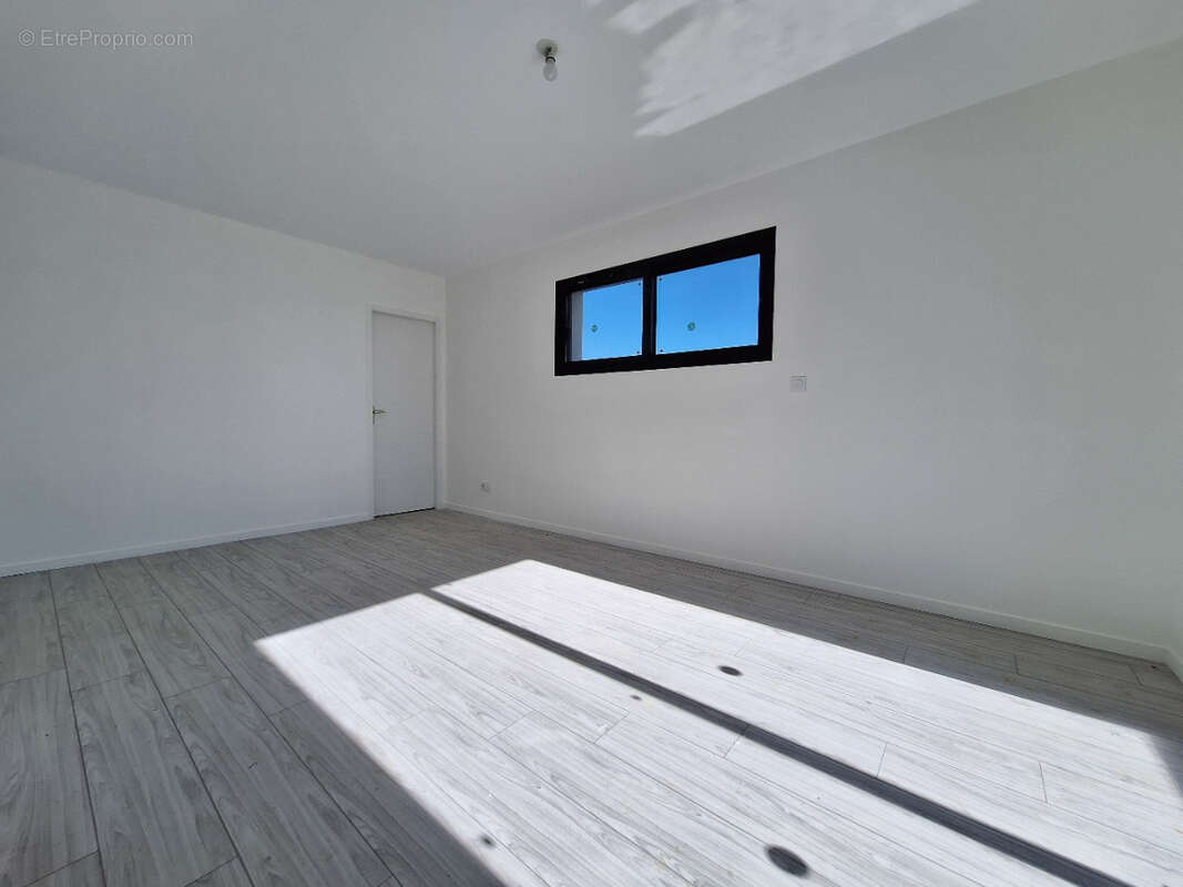 Maison à LES MARTRES-DE-VEYRE