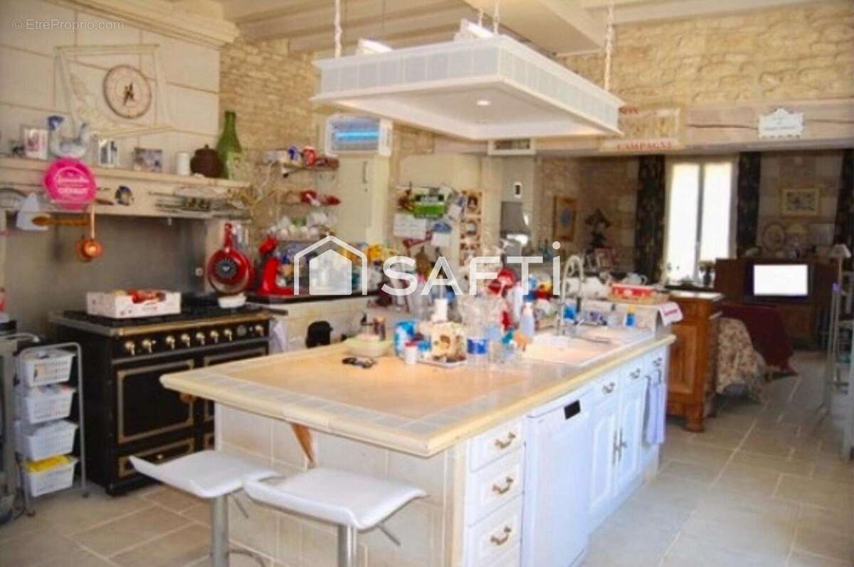 Maison 640 m² à Verrue  - photo 3