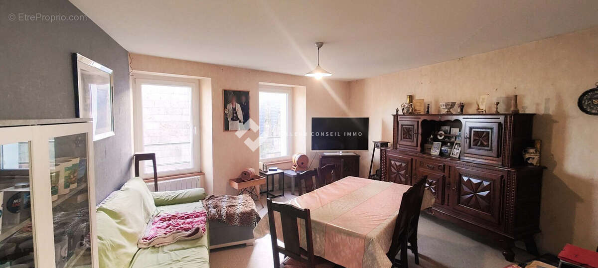 Appartement à CAUREL