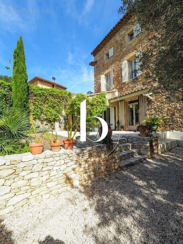 Maison à LAUDUN-L'ARDOISE