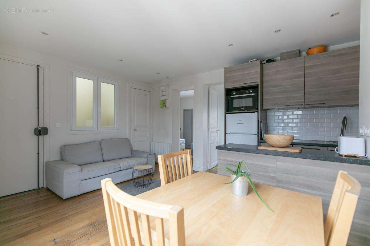 Appartement à PARIS-17E