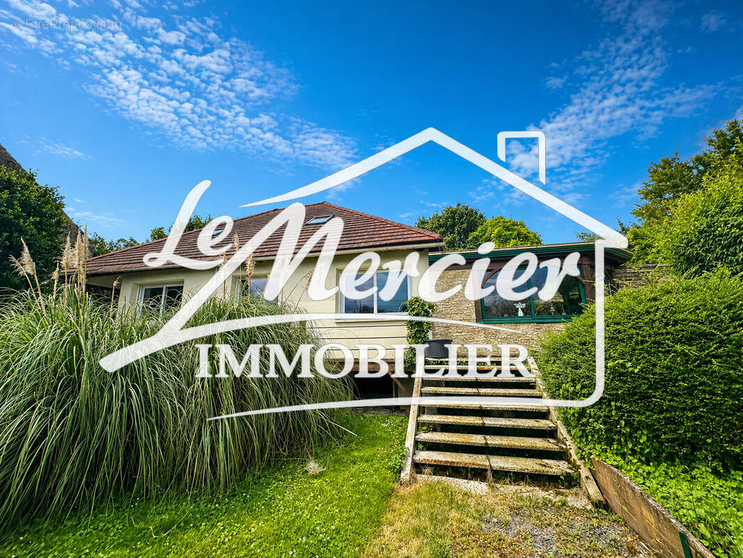 Maison à QUIEVRECHAIN