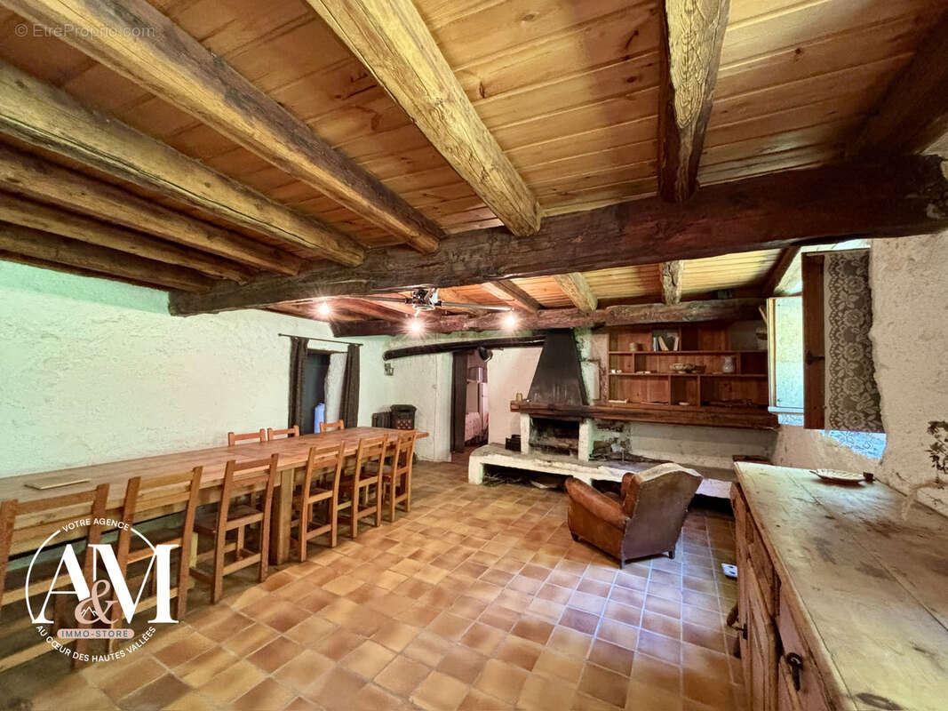 Maison à SAINT-MARTIN-DE-QUEYRIERES