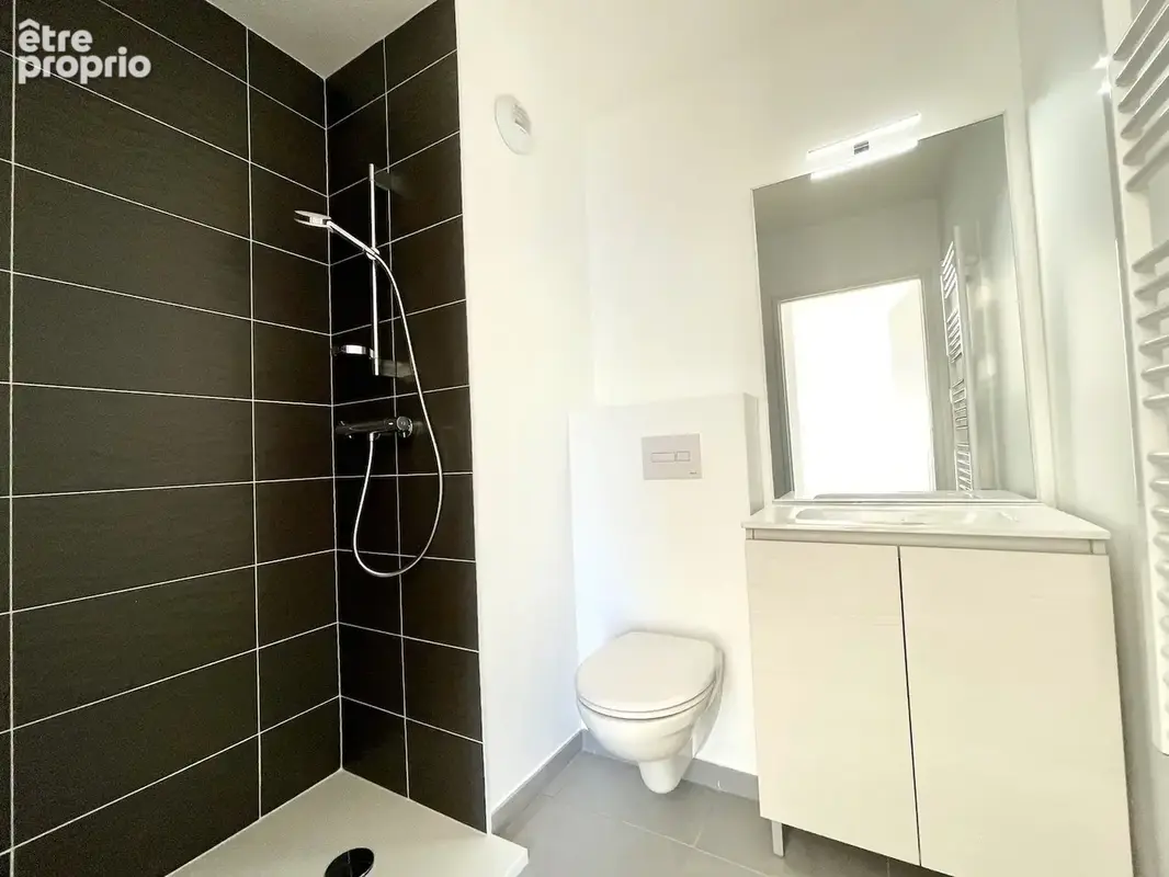 Appartement dernier étage avec trois chambres et deux terrasses - DEUX GARAGES - photo 11