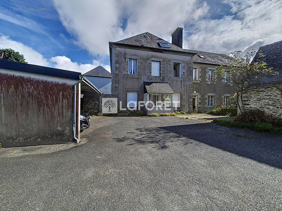 Maison à PLEYBER-CHRIST