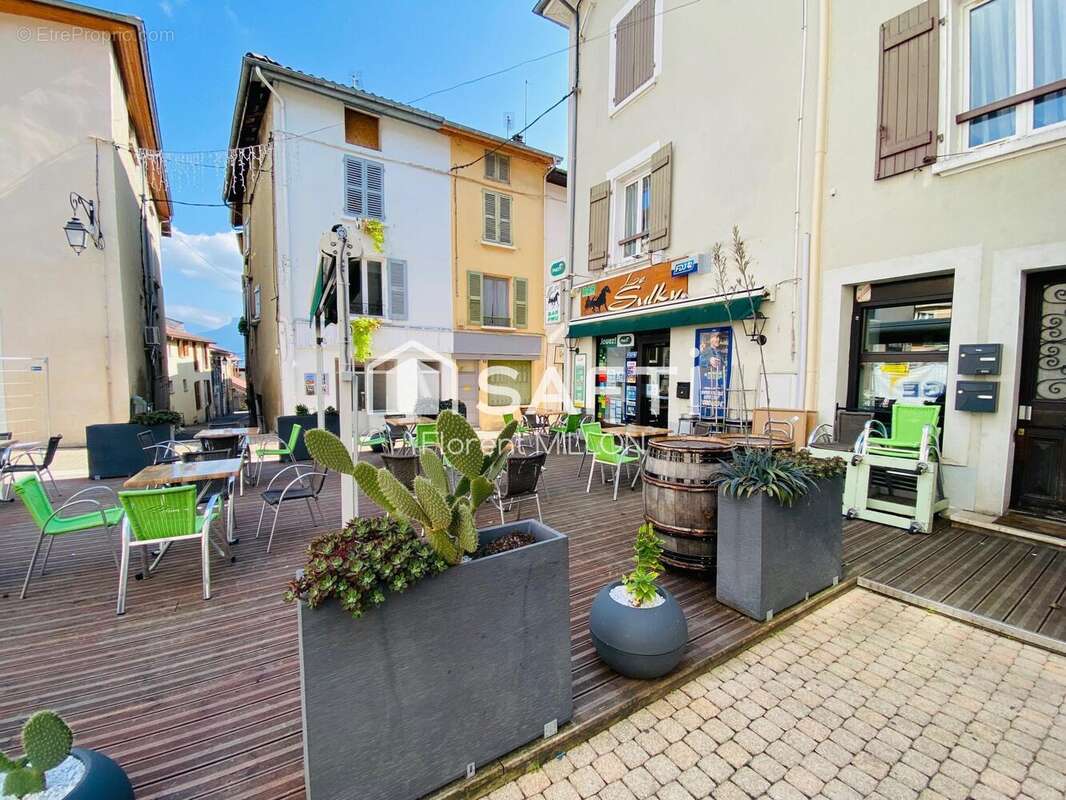 Photo 5 - Commerce à TULLINS