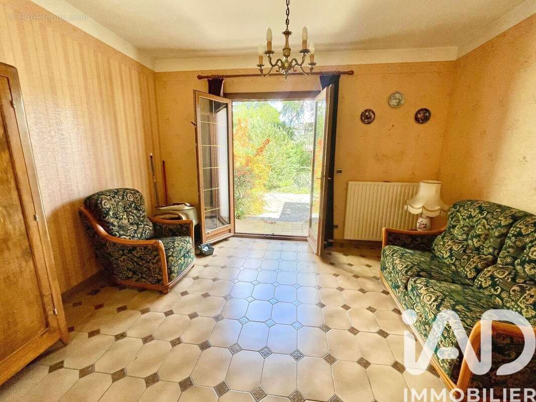 Maison 170 m² à Villeneuve-Le-Roi  - photo 6