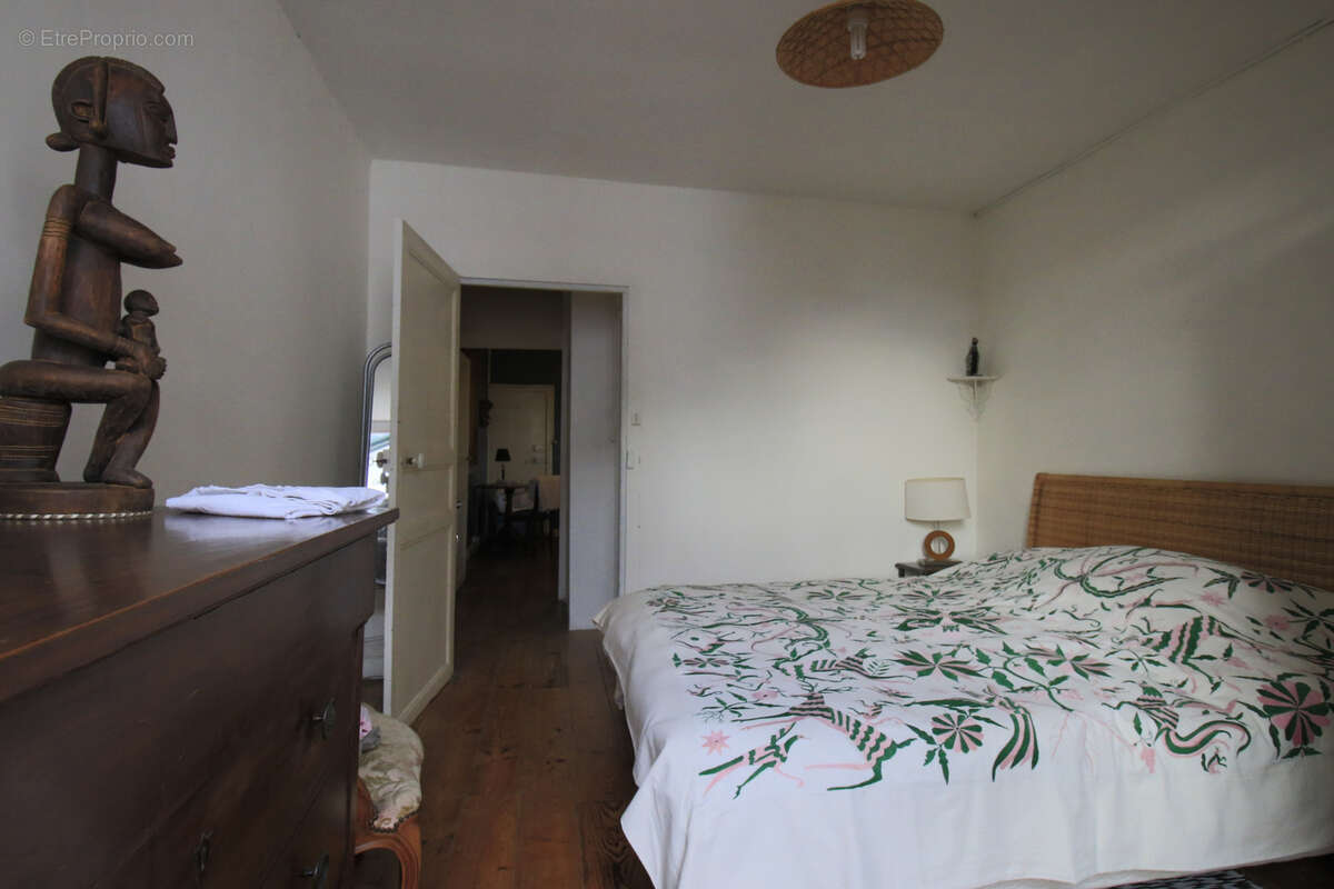 Saint Jean le Vieux - Maison traditionnelle de 220 m2 sur 622m2 de terrain - photo 8