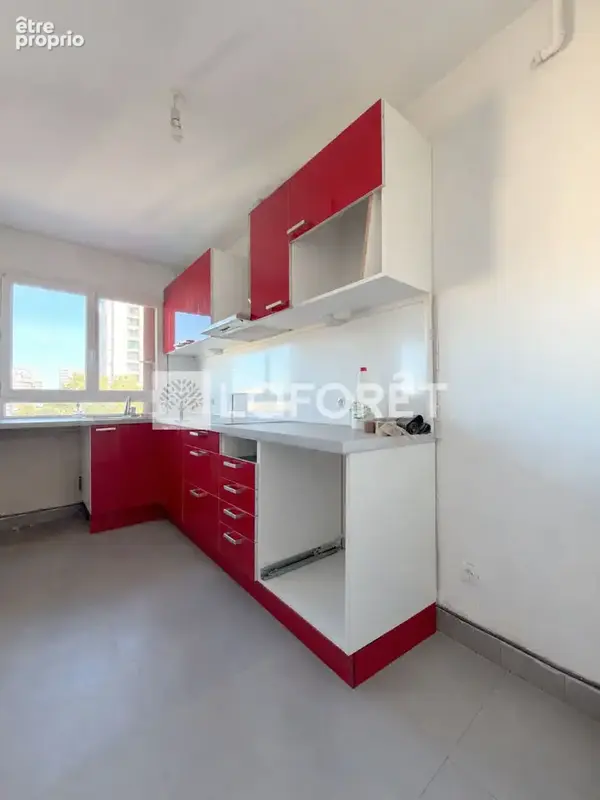 3 pièces traversant de 66m² avec balcon, parking et cave - photo 3
