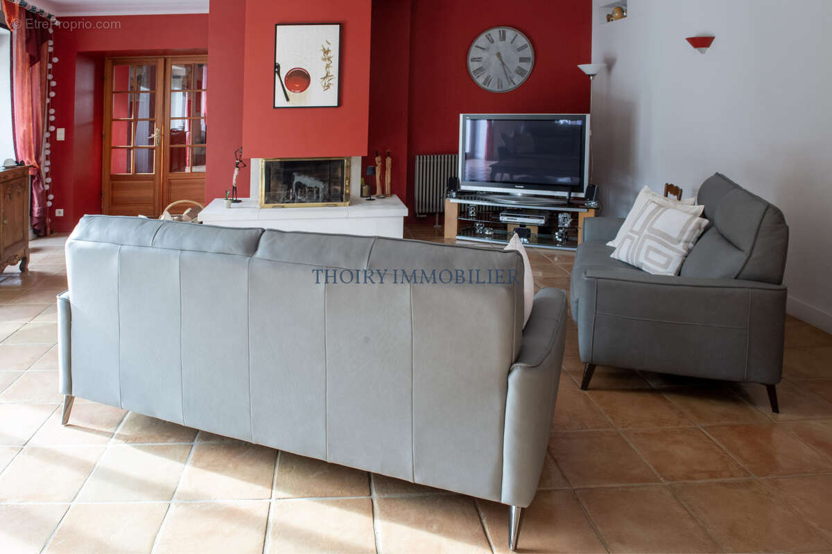 Propriété du 19e siècle en pierres apparentes de 210 m2 habitables + dépendance sur 1281 m2 de terrain - photo 7
