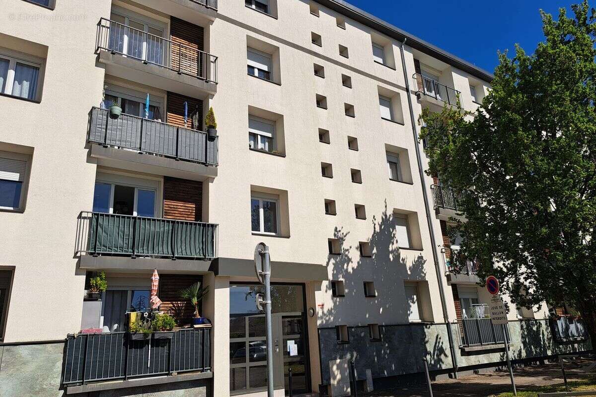 Appartement à DECINES-CHARPIEU