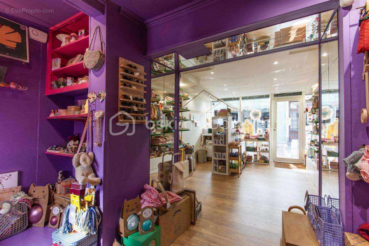 Commerce à FONTAINEBLEAU