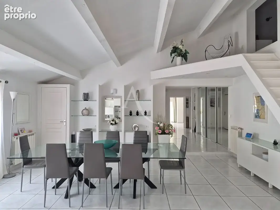 Villeveyrac : Élégante villa de plain-pied -210 m² de surface au sol - Charme méditerranéen avec piscine - photo 6