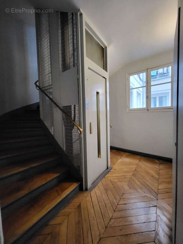 Studio de 18.37m² 75009 Paris - photo 5