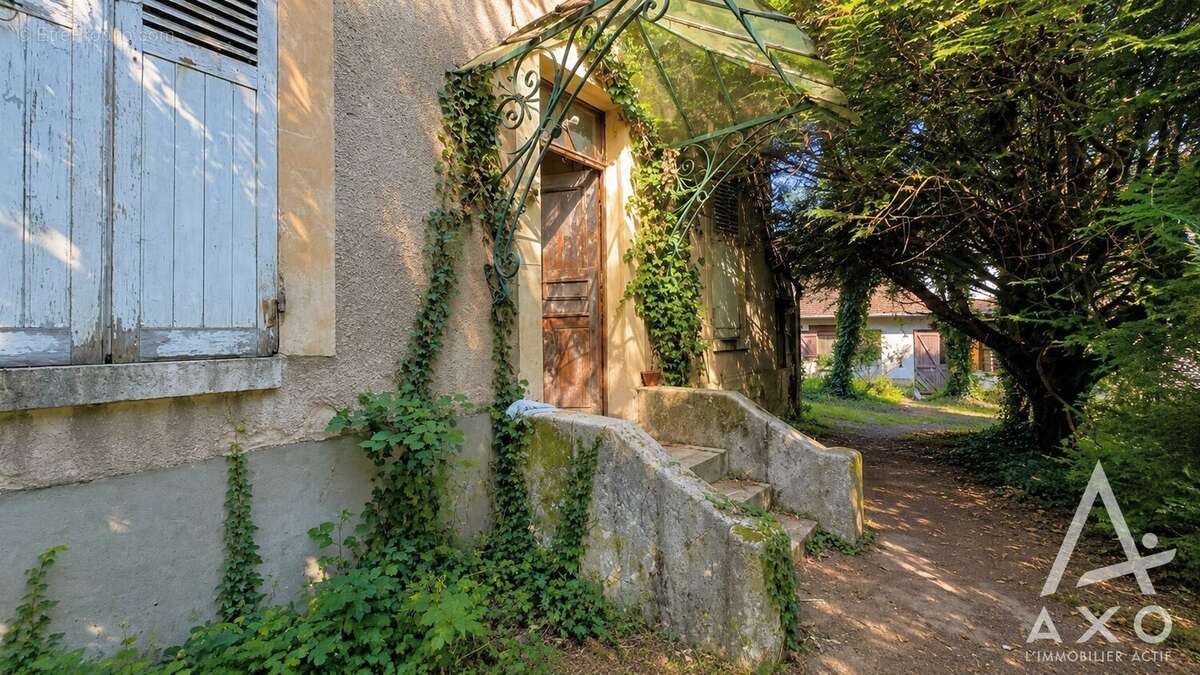 Maison familiale avec garage et dépendance - photo 12