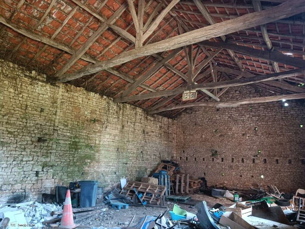 Maison à RUFFEC