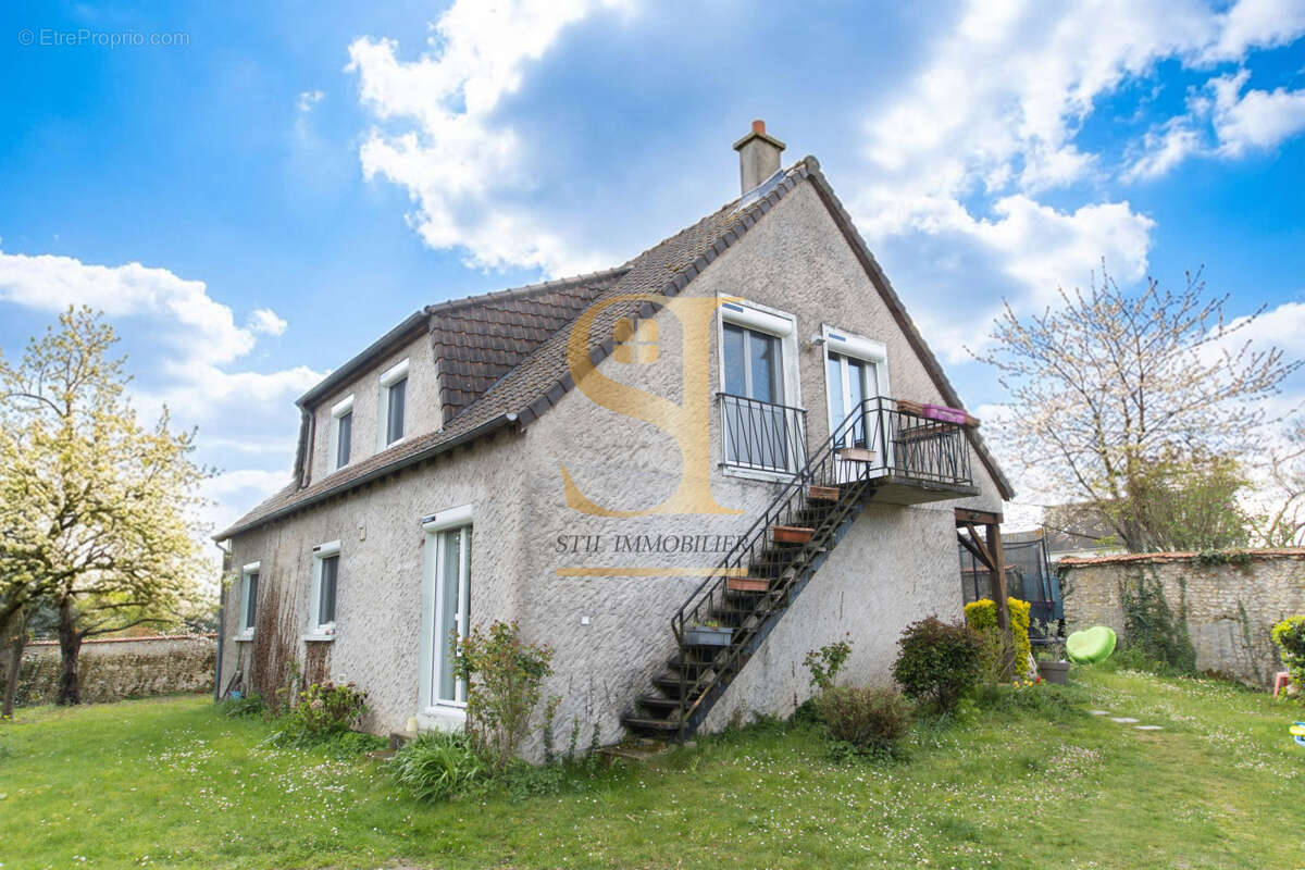 Maison à BRIERES-LES-SCELLES