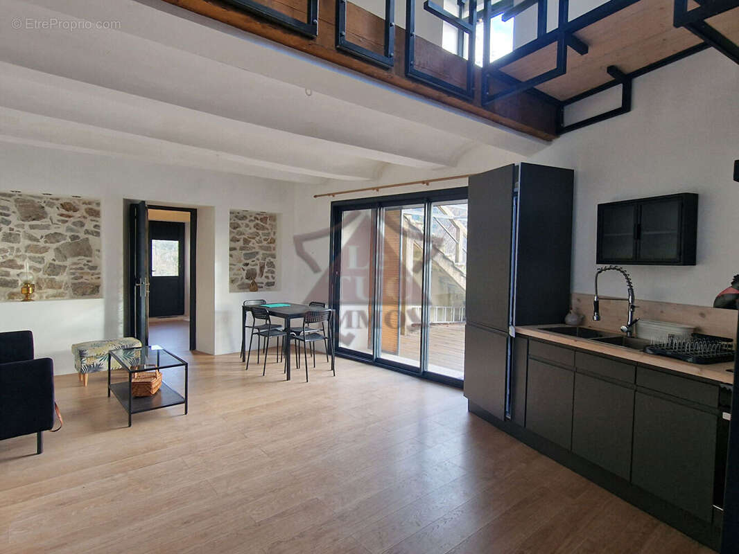 Maison atypique avec terrasse + cour avec une belle vue dégagée - photo 4
