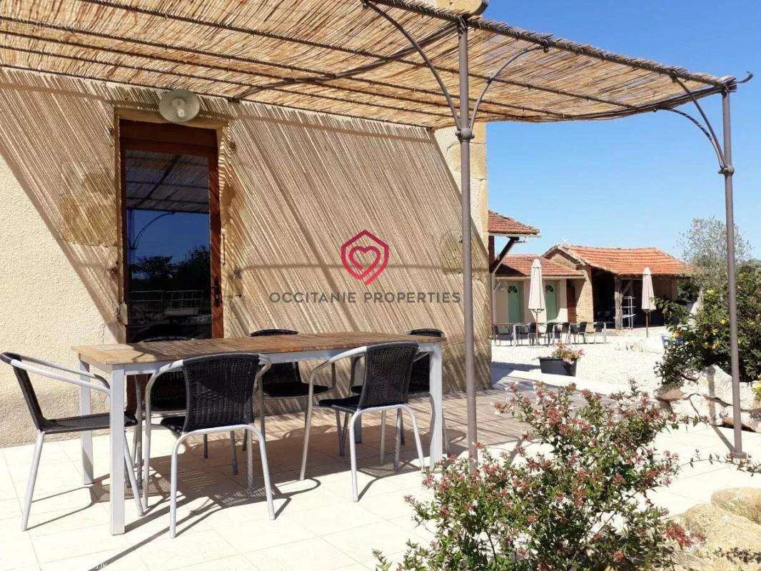 Grande maison familiale avec piscine et belles vues - photo 3