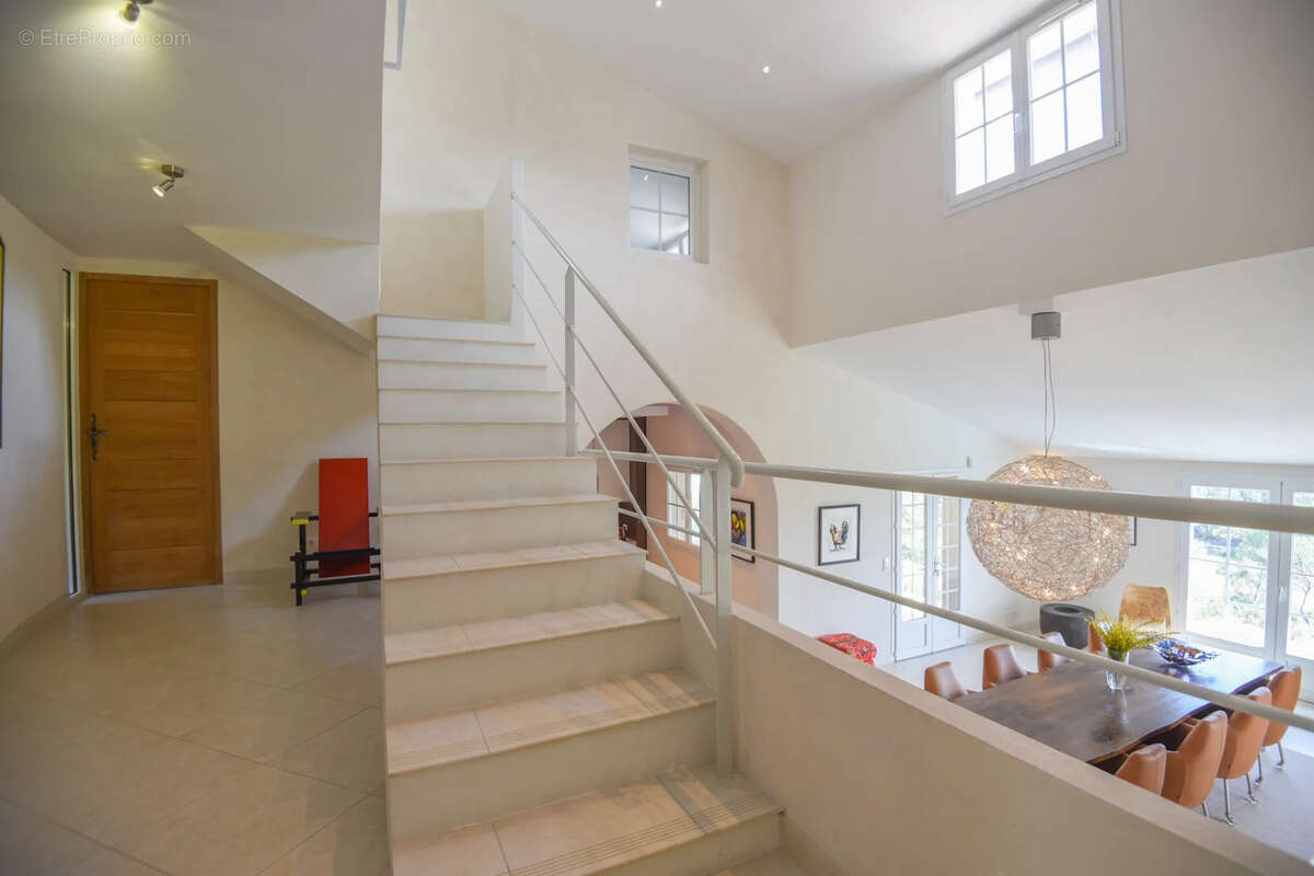 Maison à ENTRECASTEAUX