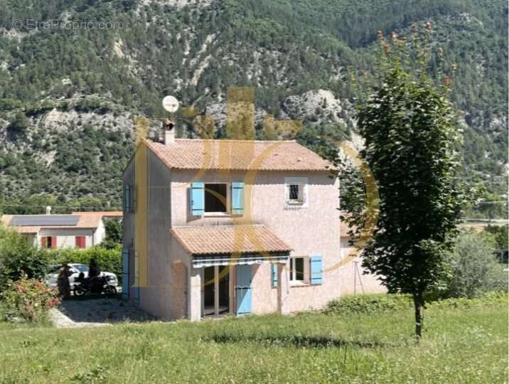 Maison à ENTREVAUX