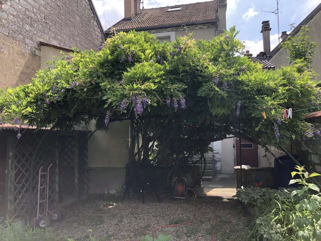 Maison ancienne de charme – 4 pièces – Jardin et cour – Sens - photo 16