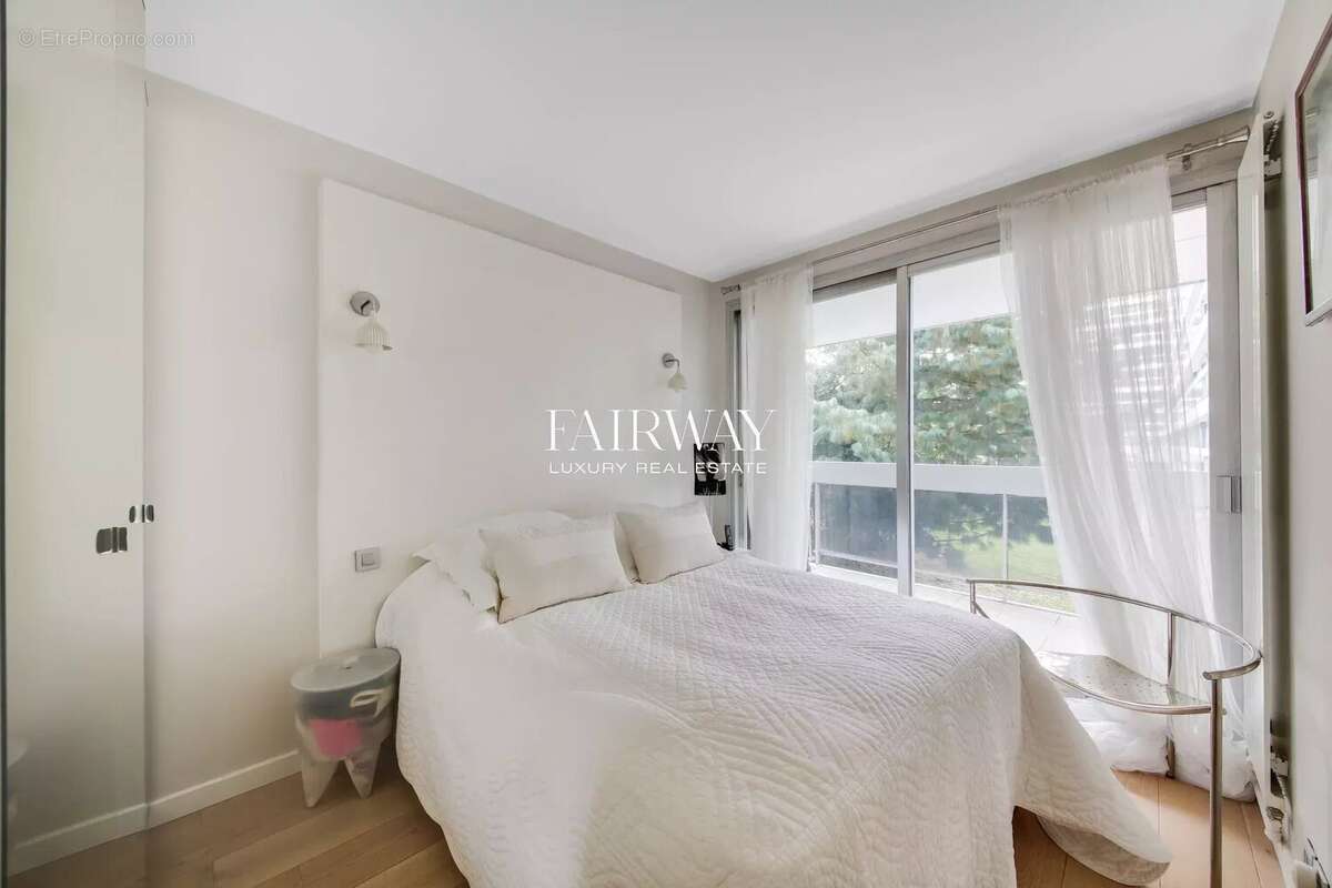 Appartement à PARIS-16E