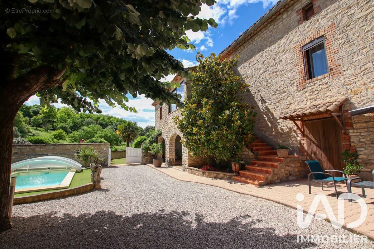 Maison 140 m² à Rochegude  - photo 2