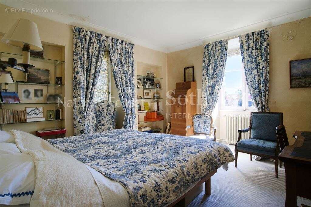 En Exclusivité, Croix résidentiel , élégante maison Maillard , 6 ch, bureau , érigée sur 2159 m2 de - photo 15